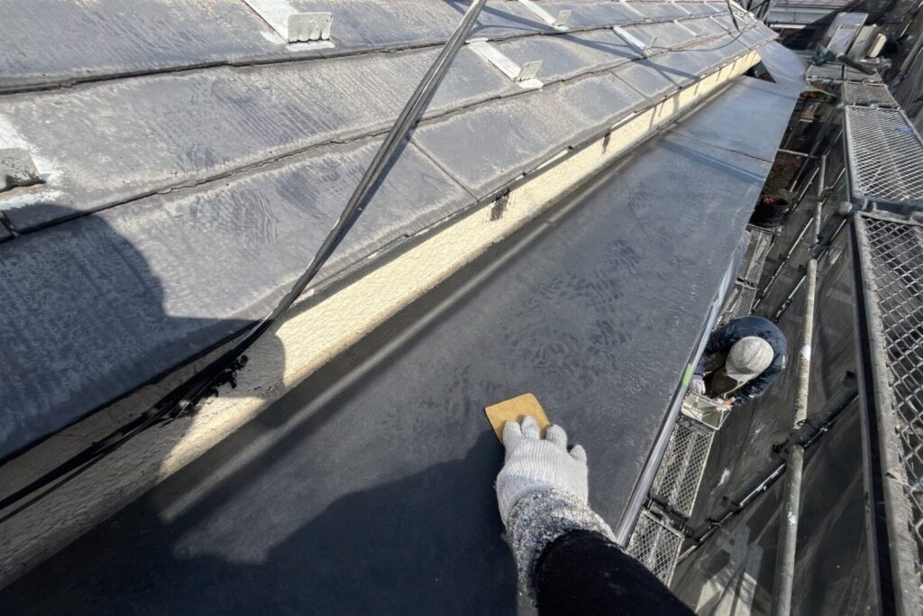 練馬区 外壁塗装 ケレン作業 金属部の下地処理をしている状態
