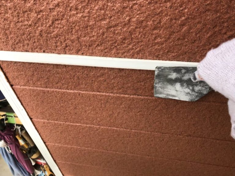 練馬区の住宅で行った幕板のケレン作業