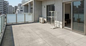 集合住宅のバルコニーの様子