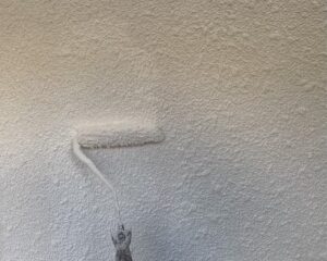 板橋区　外壁の中塗りの様子