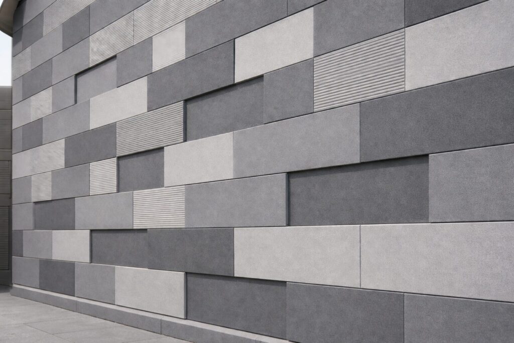 ECP（押出成形セメント板）を使用した集合住宅の意匠性の高い外壁の様子