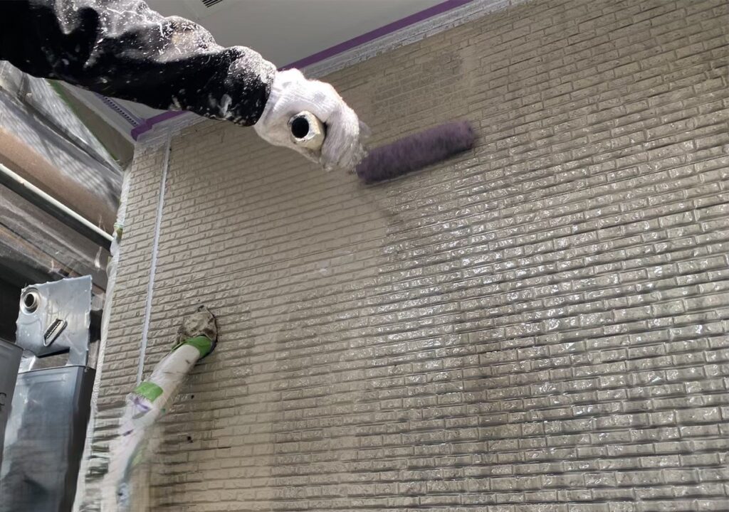 練馬区　外壁の下塗りの様子