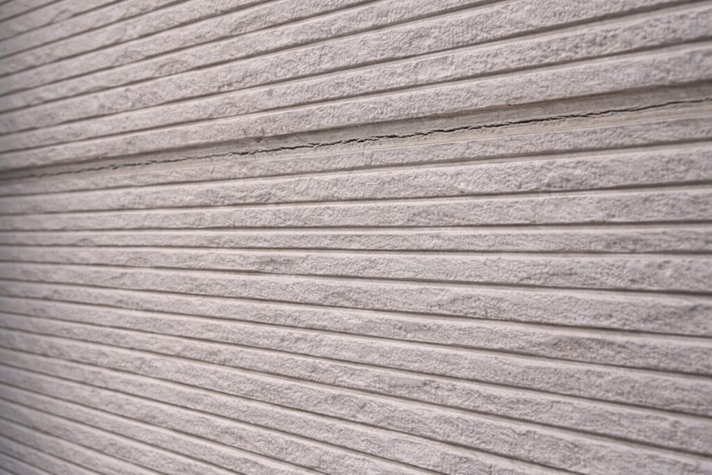 練馬区 外壁目地 コーキングの隙間とひび割れの劣化サイン