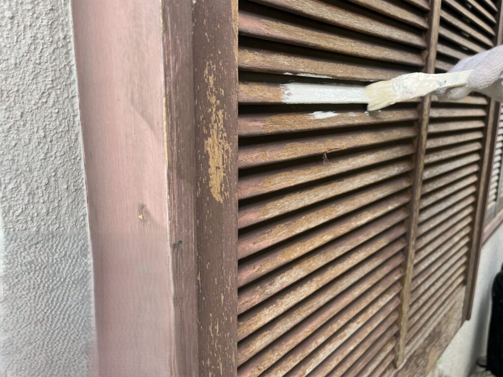 練馬区 雨戸 下塗りの様子