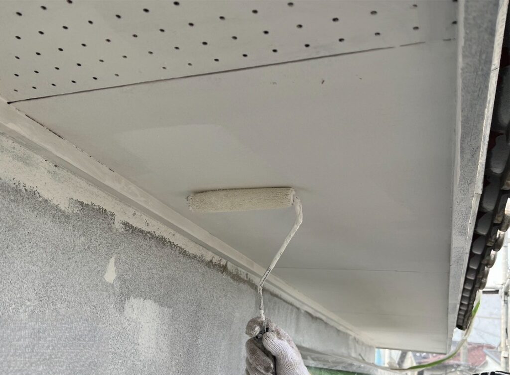 練馬区 軒天 中塗りの様子