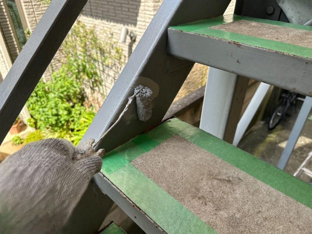 板橋区 集合住宅 階段の錆止め工程