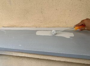 板橋区　集合住宅　付帯部　天板の中塗りの様子