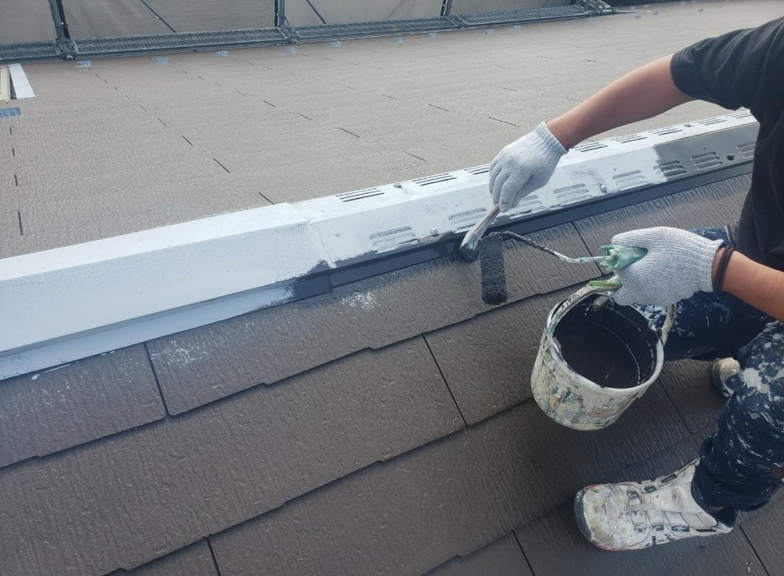 屋根板金 中塗り塗装の施工状況