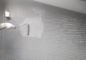 練馬区　外壁塗装　上塗りの様子