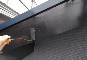 練馬区　破風の上塗りの様子