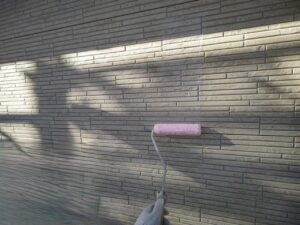 練馬区　外壁の下塗りの様子