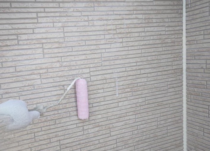 練馬区　外壁の下塗りの様子