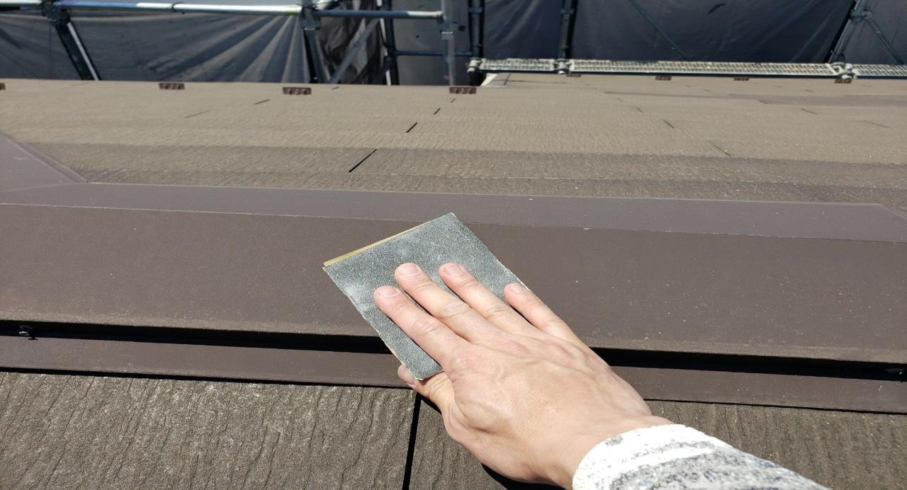 練馬区　集合住宅　屋根板金のケレンの様子