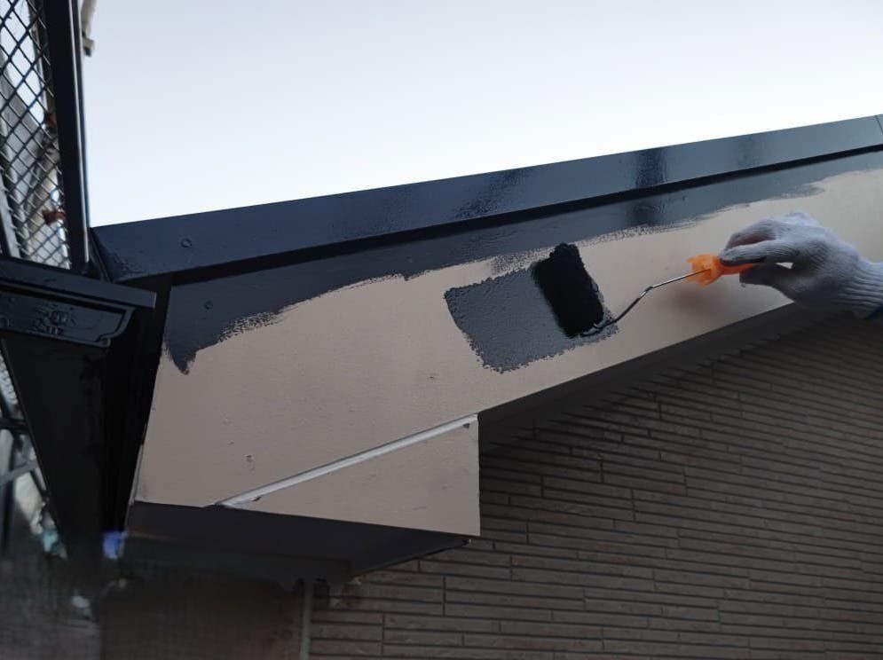 練馬区 破風の中塗りの様子