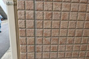 練馬区の集合住宅で外壁目地のシーリング工事が完了した施工後の仕上がり状態