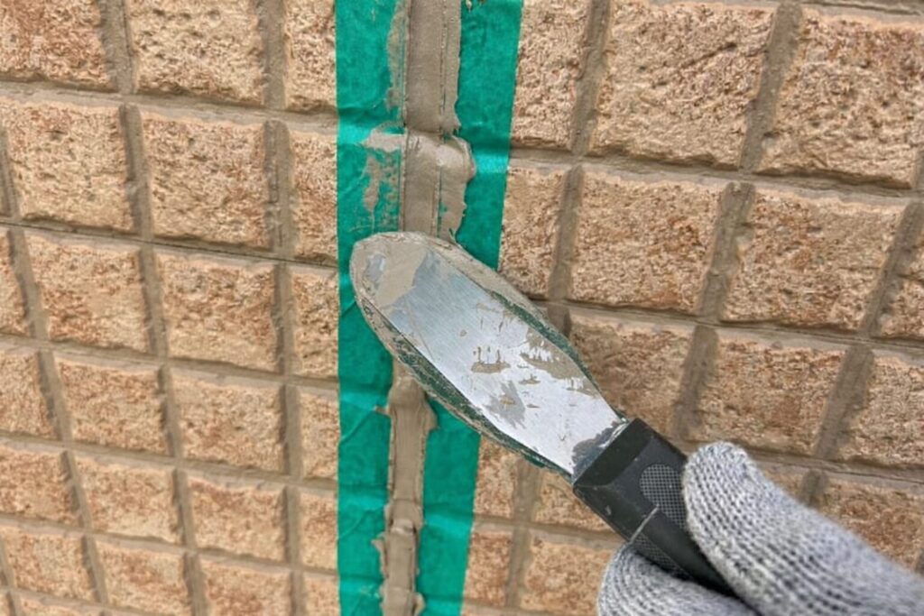 練馬区 集合住宅 外壁目地 シーリング ヘラ押さえ仕上げ
