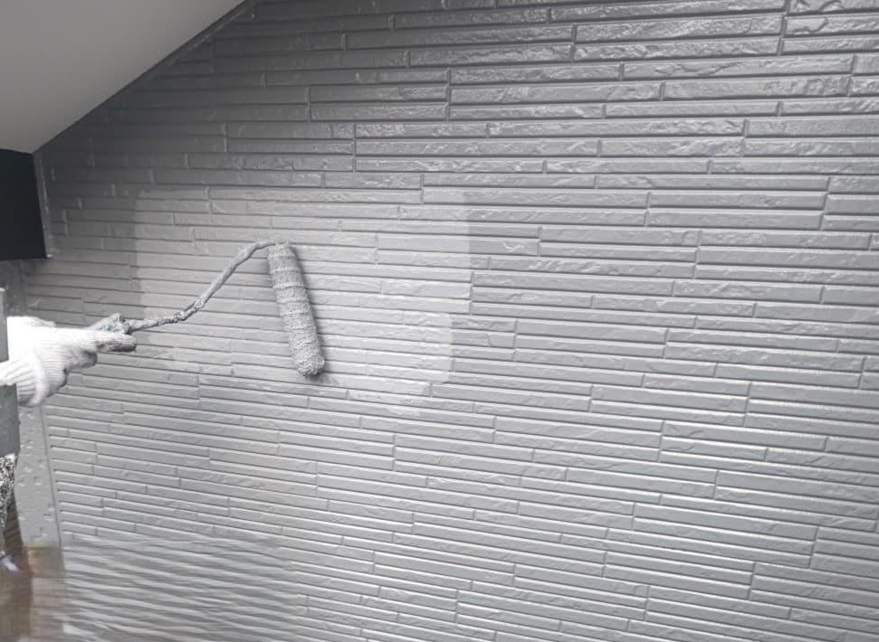 練馬区　外壁塗装　上塗りの様子