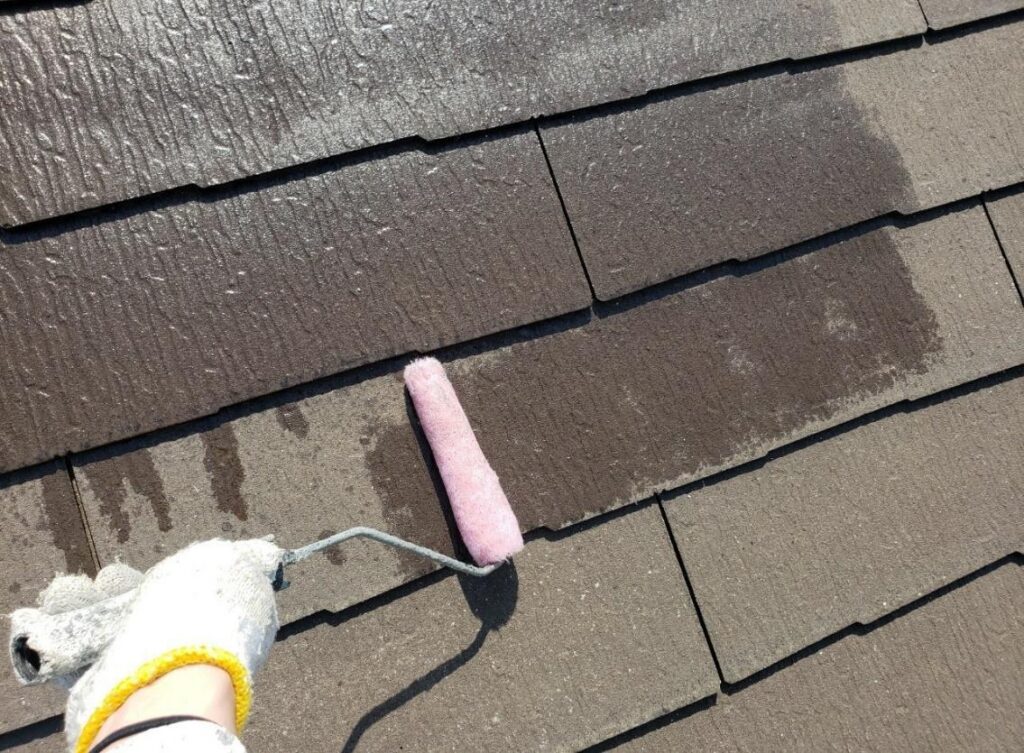 練馬区　集合住宅　屋根の下塗りの様子