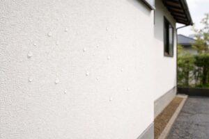 撥水塗料 外壁塗装 モルタル外壁 表面で水が残りにくい状態