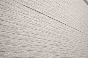 練馬区 外壁塗装 サイディングの反りが確認できる外壁状態