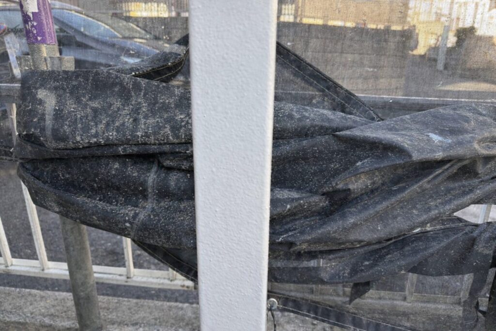 練馬区の集合住宅で鉄骨柱の塗装工事が完了した施工後の状態